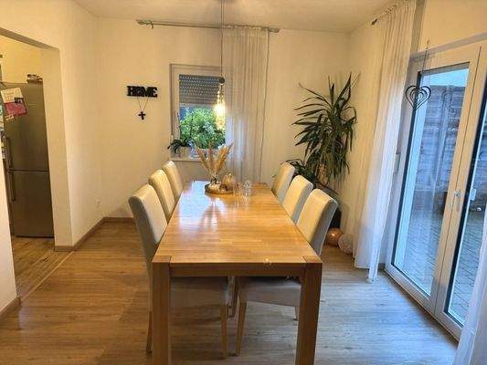 Esszimmer mit Terrassenzugang