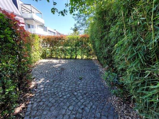 Außensitz direkt am Schwarbach