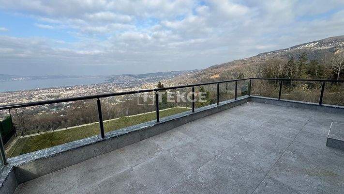 Villa for Sale with Nature and Lake View in Sapanca Sakarya