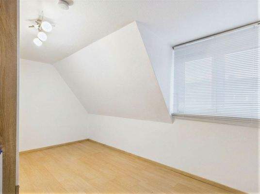 Zimmer 2 - Lütt Immobilien Lütjenburg.jpg