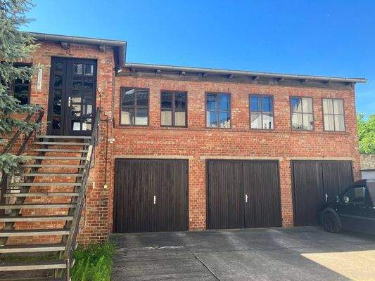 Gewerberaum mit 3 Garagen