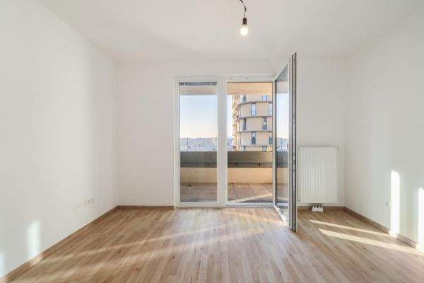 10_mittleres Schlafzimmer mit Loggiazugang