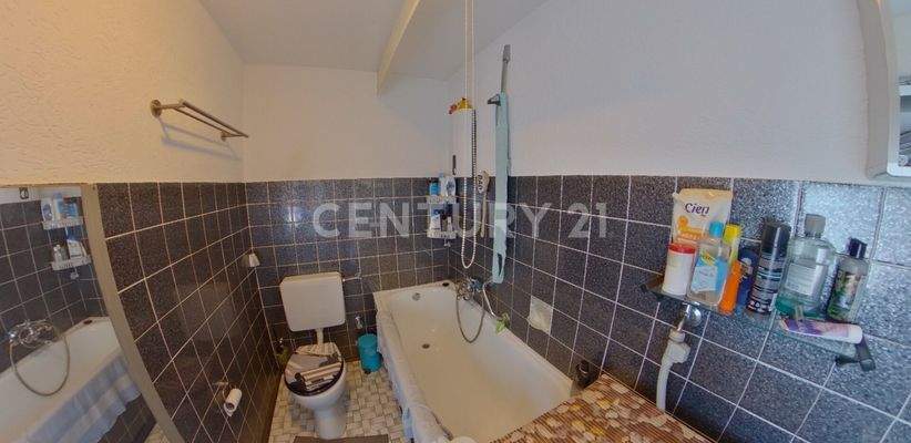 Tageslichtbad (2.OG rechts)