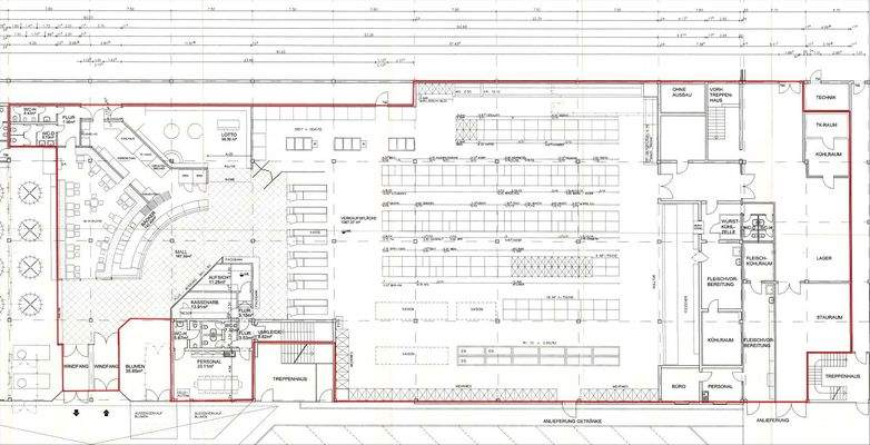 Architektonischer Grundriss eines Einzelhandelsobjekts mit Verkaufsfläche, Nebenräumen und Anlieferzone, eingezeichnete Nutzungseinheiten und Maßangaben.