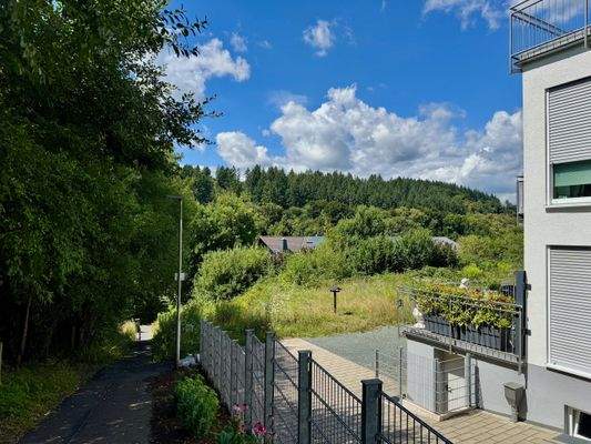 Grundstück mit Nachbarbebauung