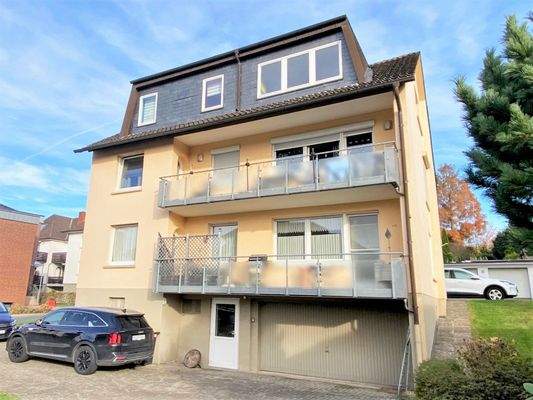 Südwestansicht mit Kellergarage u Waschraum