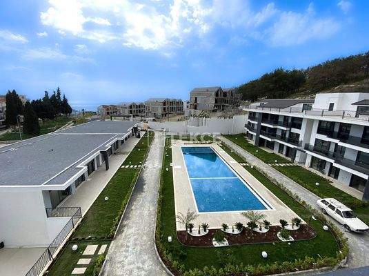 New Apartments with Shared Pool near the Beach in Kuşadası