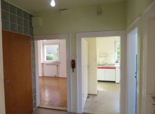 13-Erdgeschoss Flur+Blick Küche und Wohnen.JPG