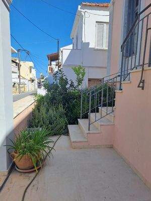 Kreta, Kalyves: Elegante neoklassizistische Villa am Meer zu verkaufen