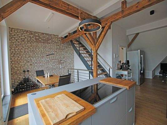 Küche mit Blick zum Essbereich 