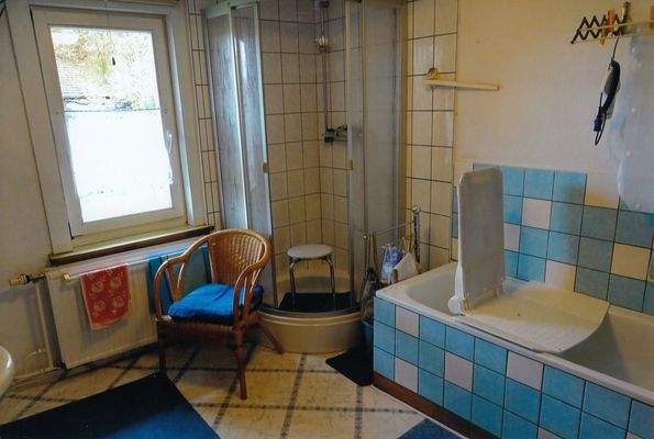 OG-Bad m.Wanne,Dusche,WC der 3RW