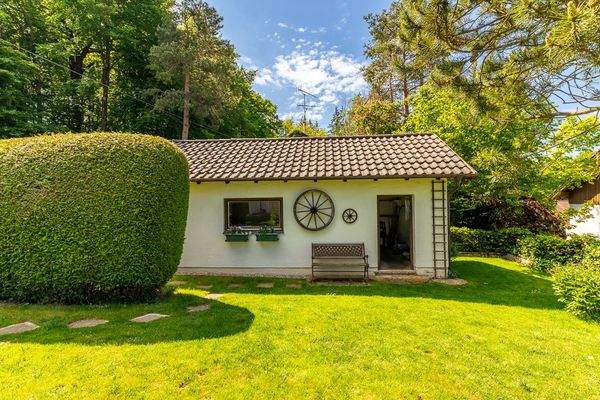 Garage mit Gerätehaus