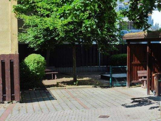 zwei Stellplätze zum Laden