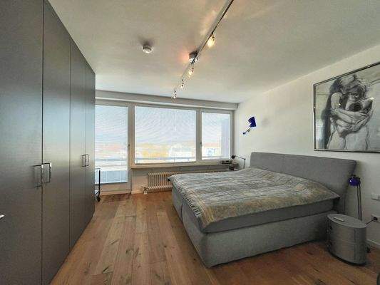 Schlafzimmer mit Balkonzugang