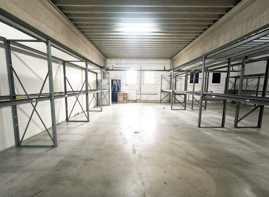 Lagerhalle 2 ( 359 m² ) 