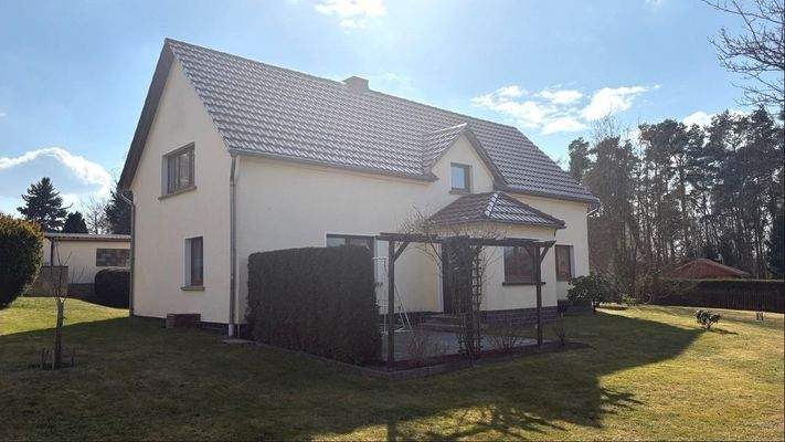 Front- und Seitenansicht