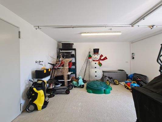 Abstellraum hinter der Garage
