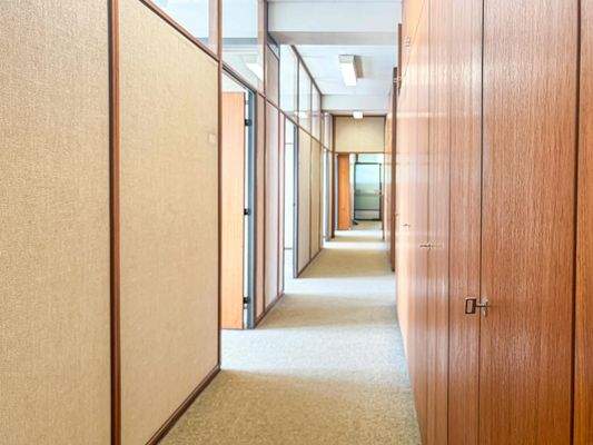 Flur mit Einbauschränken