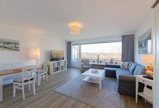 Wohn- und Essbereich mit Zugang zum Balkon (Südwest-Ausrichtung)