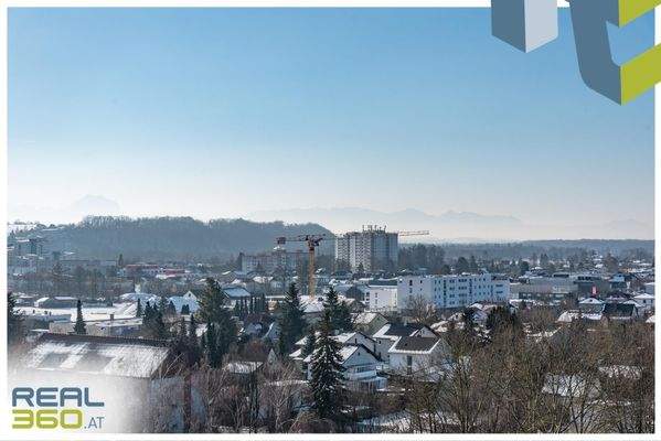 Ausblick aus dem 9. Stock mit Blick zum Traunstein
