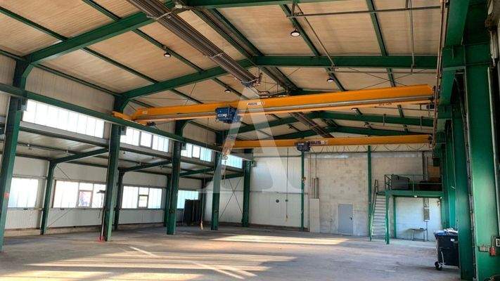 Lagerhalle mit Kranbahn