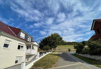 Seitenansicht mit Blick zum Wald