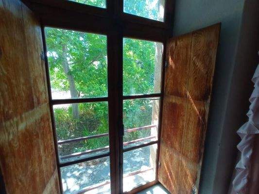 Kreta, Neapoli: Großes Steinhaus mit unvollendetem Gästehaus, Olivenhain und Garten zu verkaufen