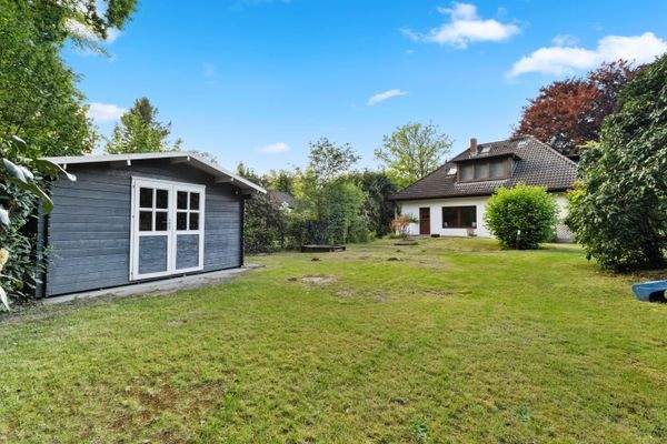 Einfamilienhaus mit großzügigem Grundstück