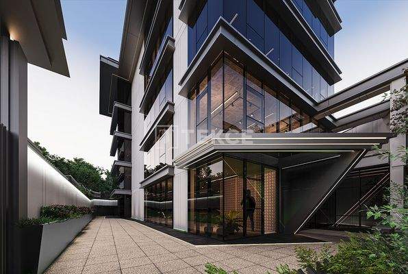 Business Center Near Metro on Busy Street in Üsküdar Istanbul