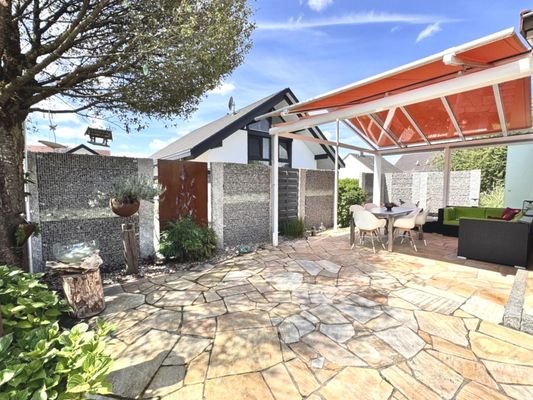 Terrasse mit Gabionen
