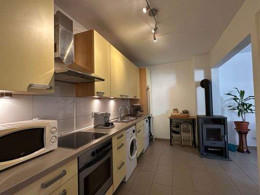 Küche mit Kaminofen