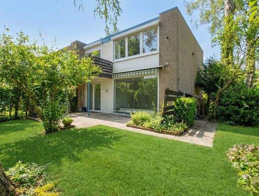 Rückansicht  (saisonale Anpassung durch KI)