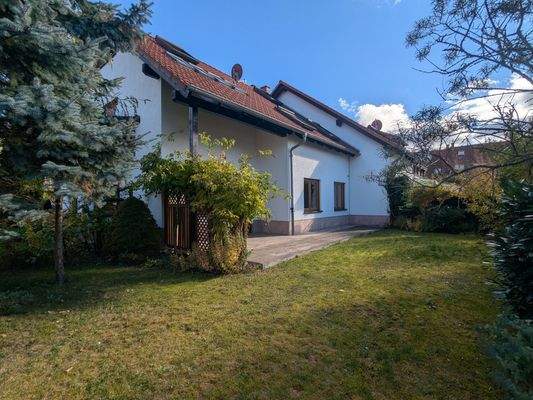 Grundstück und Terrasse