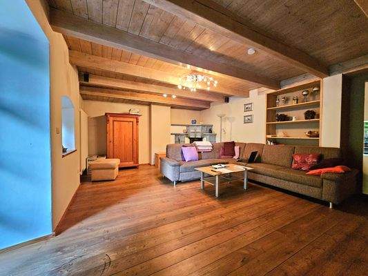 Wohnzimmer mit Kachelofen