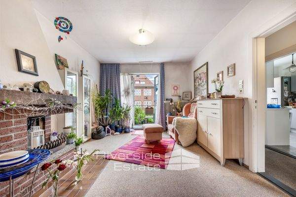 Wohnung 3 - Wohnzimmer mit Balkonaustritt