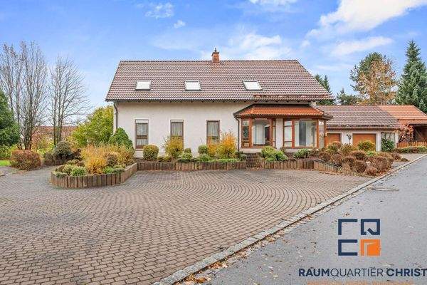 Außenansicht  Parkplätze 