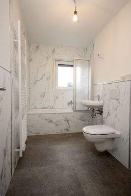 Badezimmer und WM-Anschluss_01.JPG