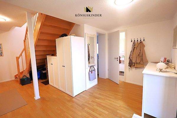 Hier geht's zum Zimmer und zum Duschbad