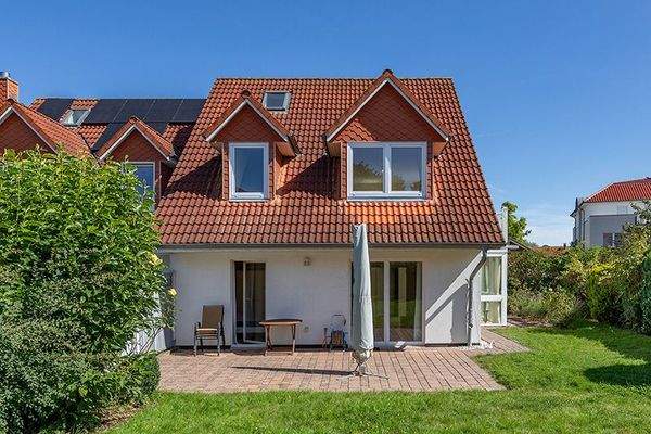 Rückansicht mit Terrasse