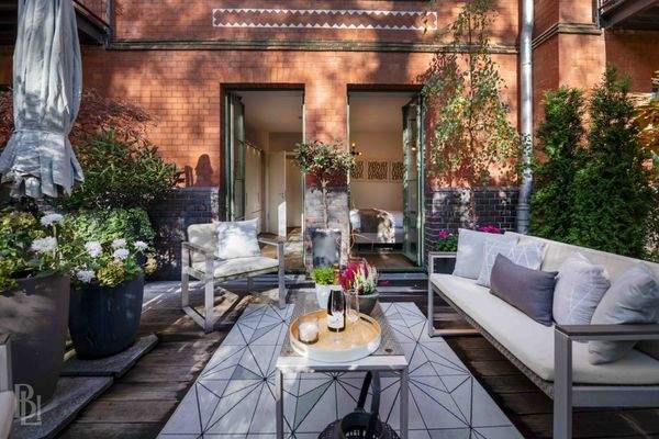 Terrasse mit Blick ins Schlafzimmer