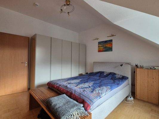 Schlafzimmer mit Einbauschrank Bild 2.jpg