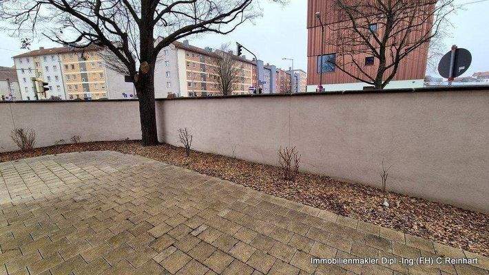 8 EG Gemeinschatsraum mit Außenbereich (1).jpg