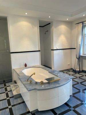 Traumhafte Badewanne mit speziellem Granit!