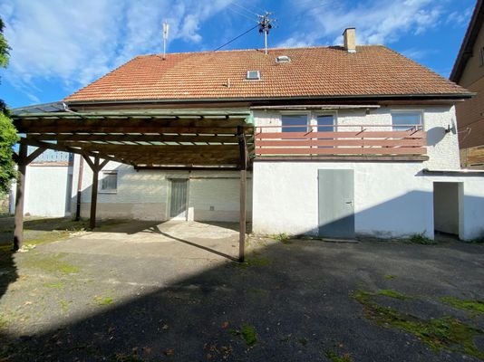 Carport / künftiger Garten