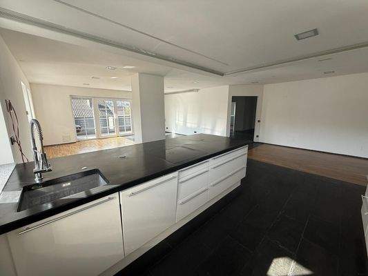 20251014_114458315_iOS