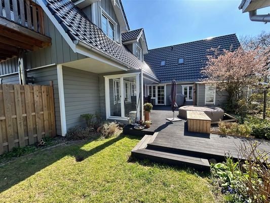 sonnenverwöhnter Terrassenbereich