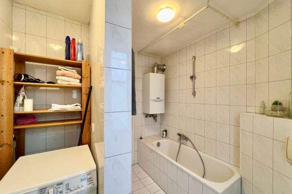 Badezimmer mit Waschmaschinenanschluss