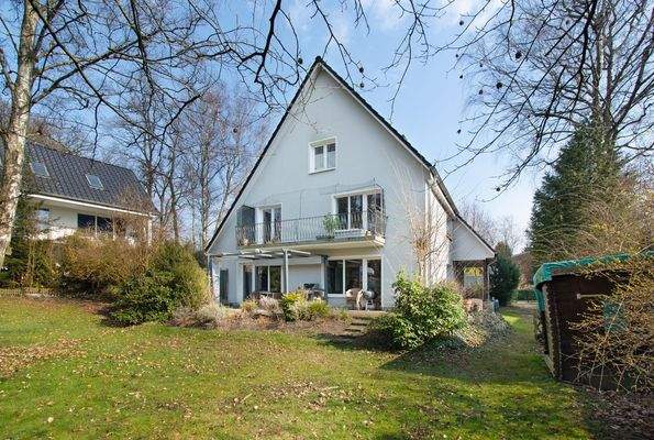 Großzügiger Balkon und Terrasse für die Mieter