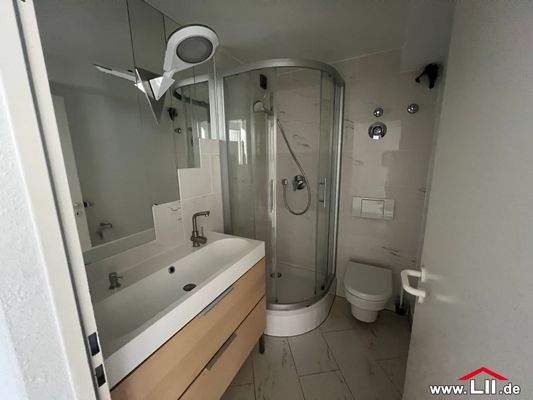 En-suite Duschbad  im Gartengeschoss