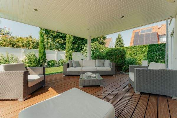 Terrasse mit Überdachung